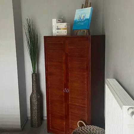 Appartement-rez De Jardin, Parking Prive Et Tram Apartment