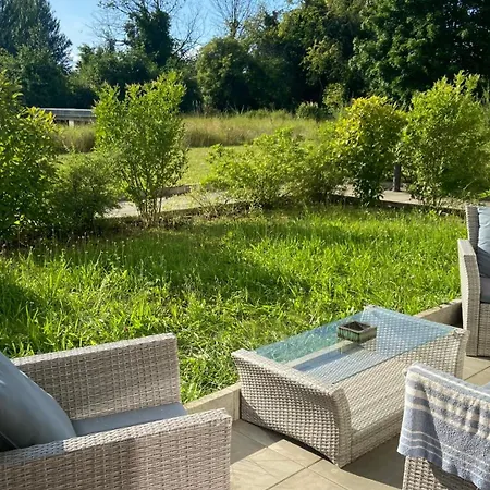 Appartement-rez De Jardin, Parking Prive Et Tram Apartment